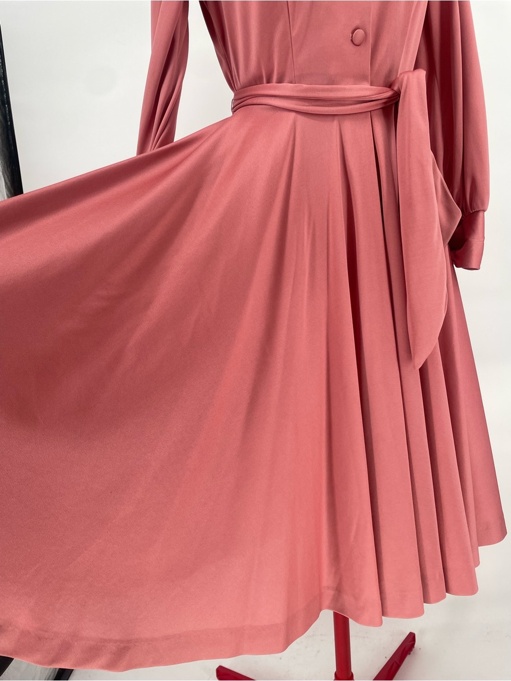 1970s Dusty Rose Long-sleeve Belted Shirtwaist Casual Day Dress Pointed Collar - Picture 5 of 9